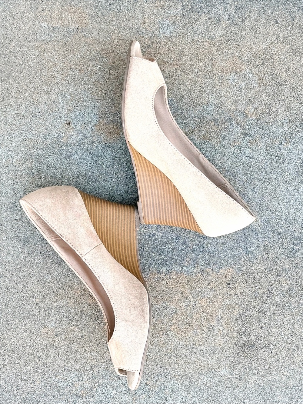 Dexflex Comfort Cream Peep Toe Wedge Pumps Size 7.5